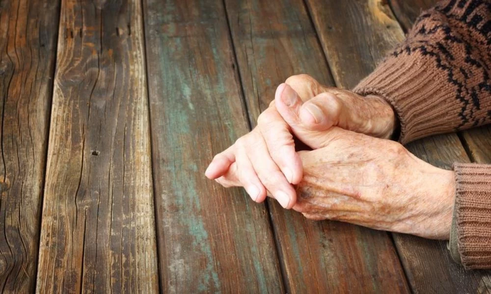 Απατεώνες έκλεψαν κοσμήματα αξίας 1 εκατ. ευρώ από ηλικιωμένη